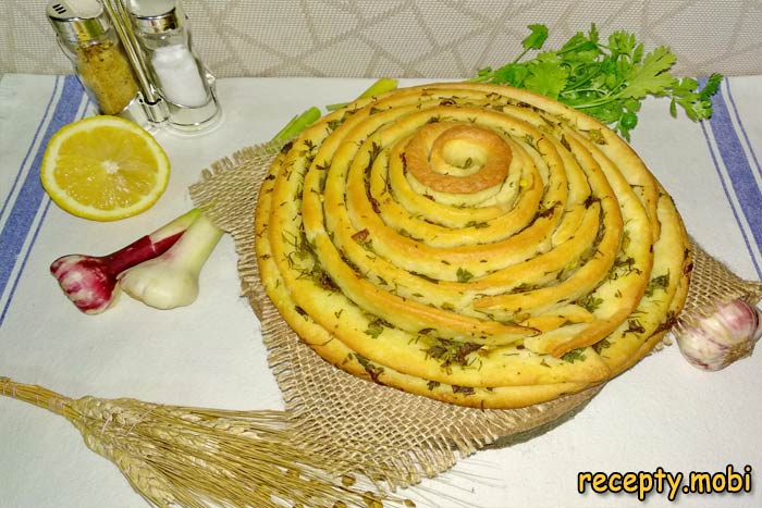 Чесночный хлеб в духовке «Улитка»