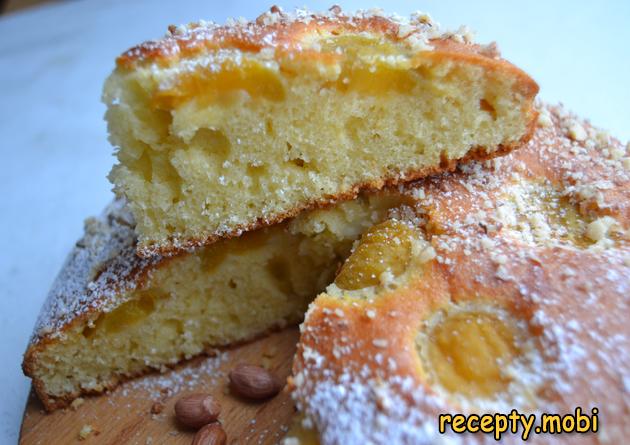 Пышный пирог с консервированными абрикосами