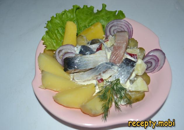 Селедка с картошкой и луком