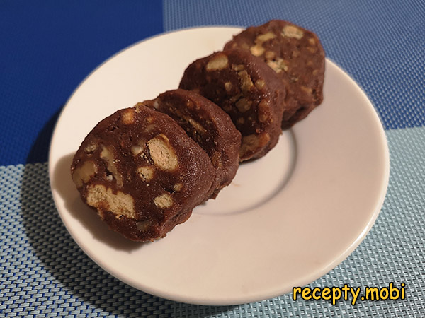 Шоколадная колбаска из печенья и какао
