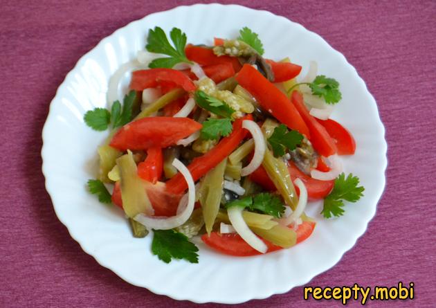 Салат с баклажанами и помидорами
