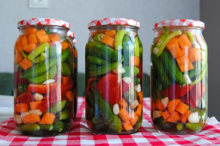 Маринованные овощи в банках